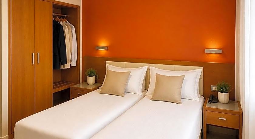La Costiera Hotel