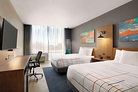 Queen Room with Two Queen Beds and Bath Tub - Mobility/Hearing Accessible - Non-Smoking