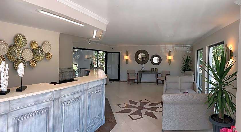 Moonshine Hotel & Suites