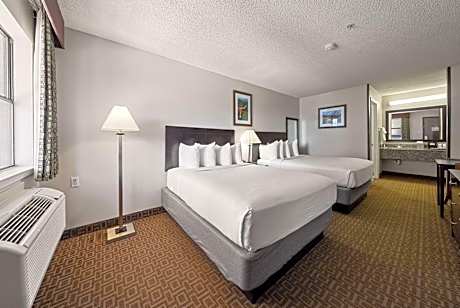 Queen Room with Two Queen Beds and Bath Tub - Mobility Accessible/Smoking