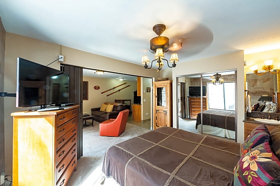 Carriage House Condominiums by All Seasons Resort Lodging