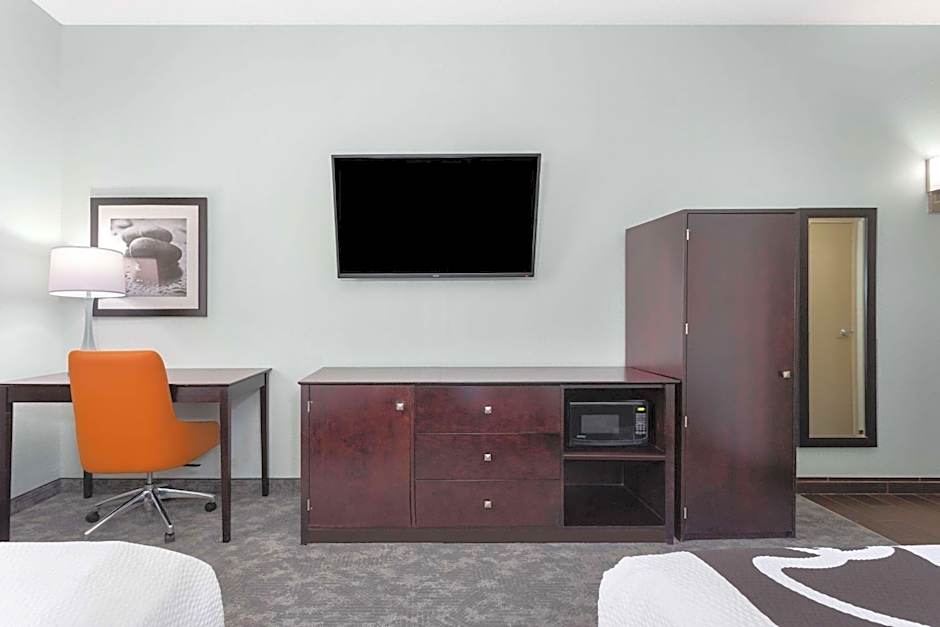 La Quinta Inn & Suites by Wyndham Bonita Springs Naples