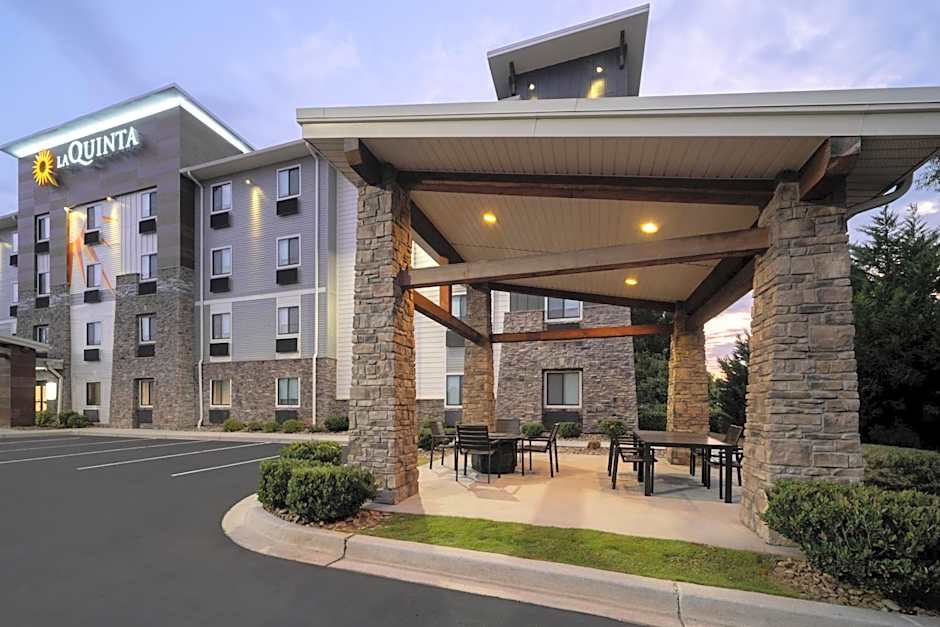 La Quinta Inn & Suites by Wyndham Greenville Woodruff Rd