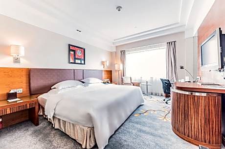 1 King Bed Standard