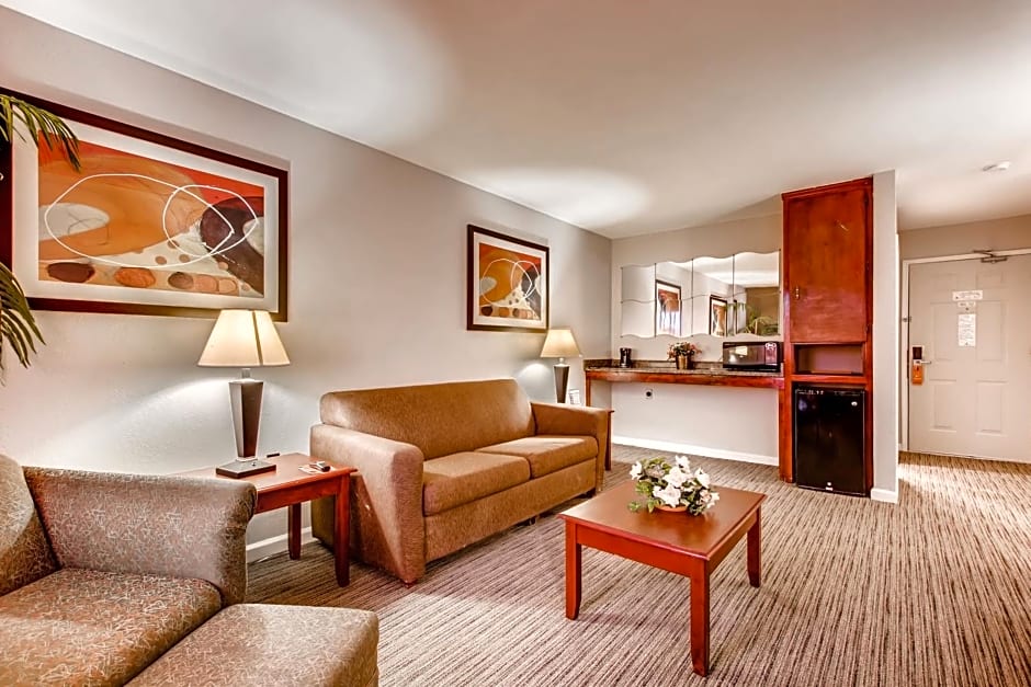 Orangewood Inn and Suites Midtown