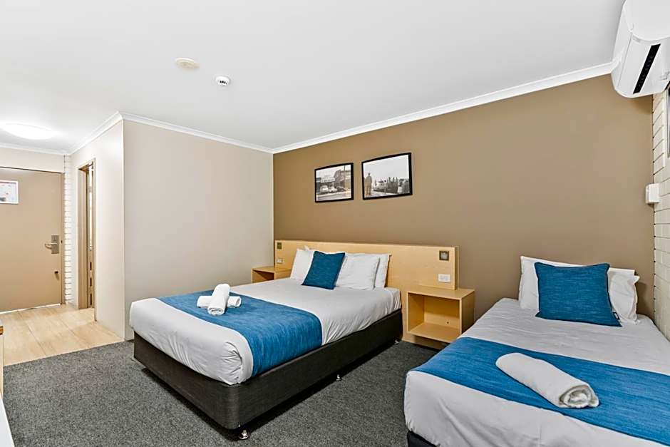 Photo 1 of 6 of Triple Room with Private Bathroom