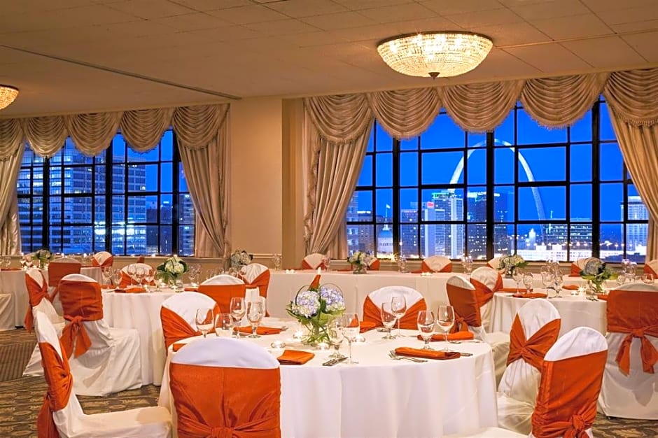 OYO Hotel St Louis Downtown City Center MO