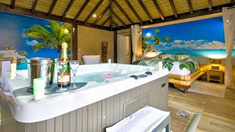 Suite with Hot Tub