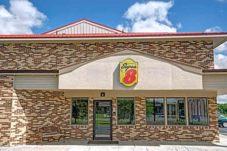 Super 8 by Wyndham Melrose