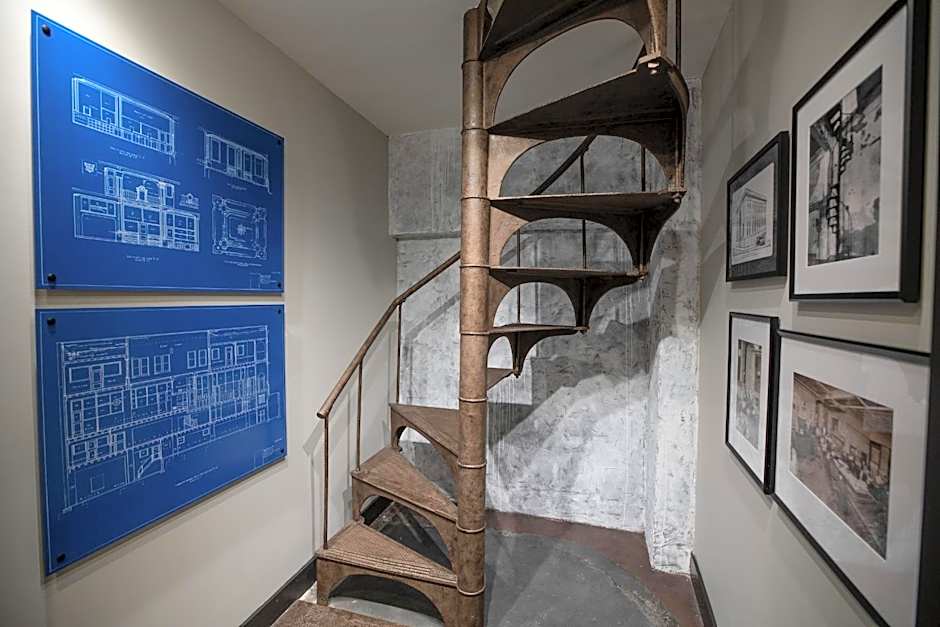 The Bee Hotel, Danville