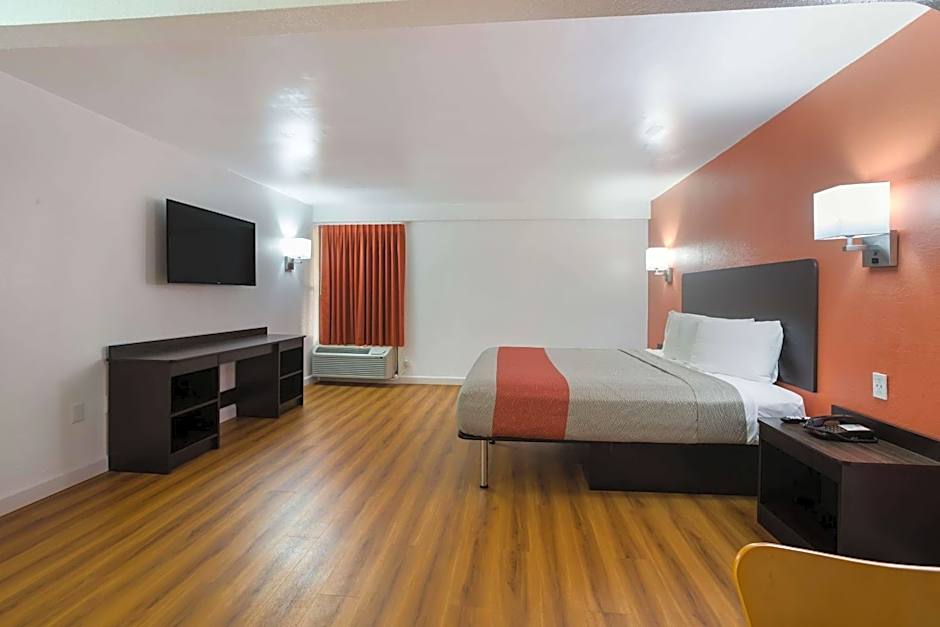 Motel 6-Suwanee, GA - Gwinnett Center