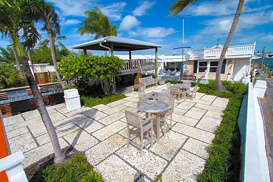 Harborside Motel & Marina