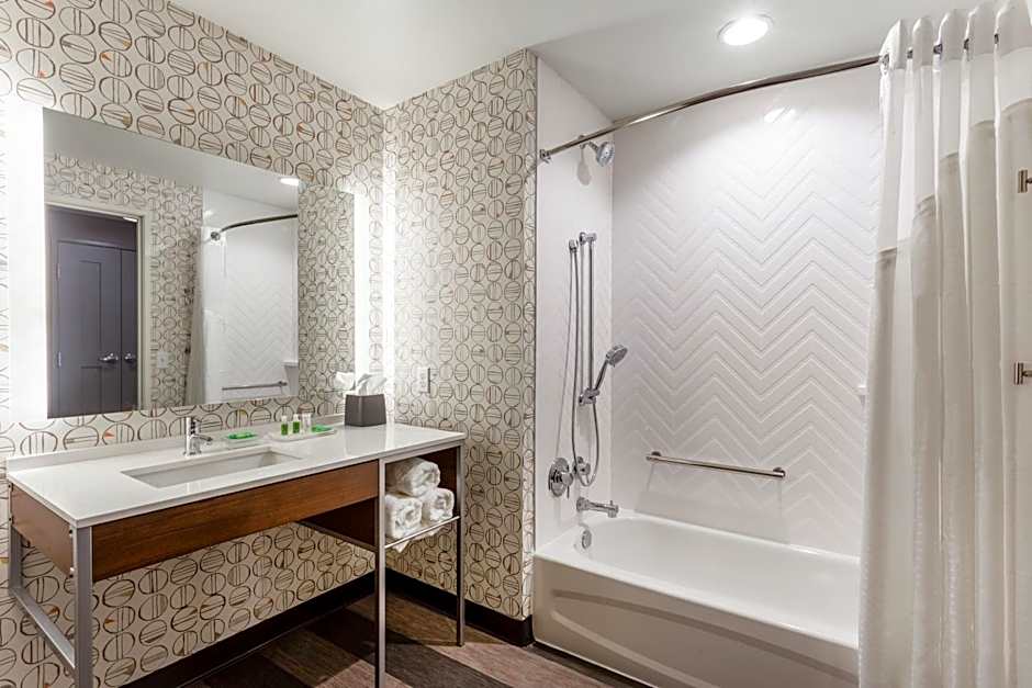 Holiday Inn & Suites Cedar Falls-Waterloo Event Ctr By IHG