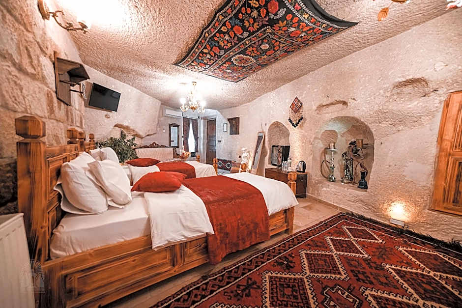 ZEUS CAVE SUITES 
