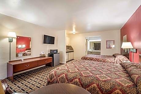 Queen Bed With Kitchenette Nonsmoking With Free Continental Breakfast, Sitting Area, Refrigerator An