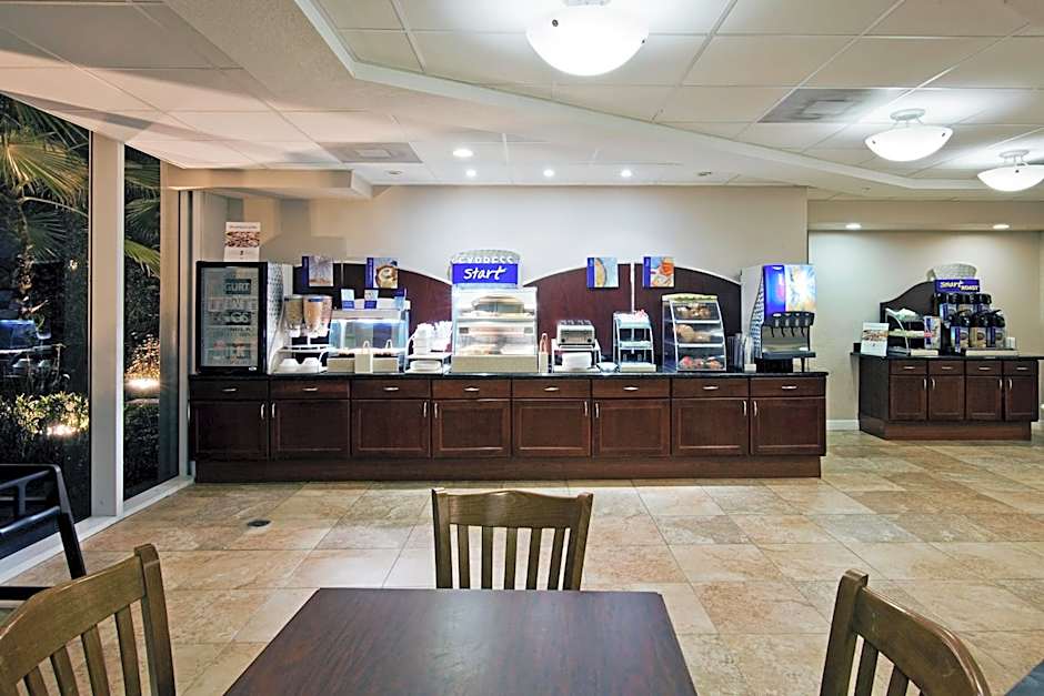 Holiday Inn Express West Palm Beach Metrocentre By IHG