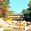 Covered Bridge River View Lodge