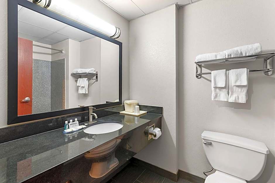 Quality Suites Stratford