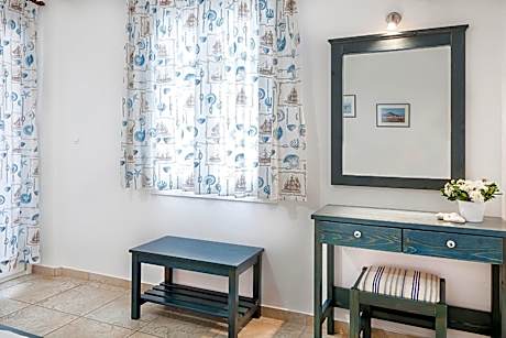 Apartment with Pool View