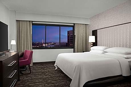 Embassy Suites By Hilton Crystal City - National Airport