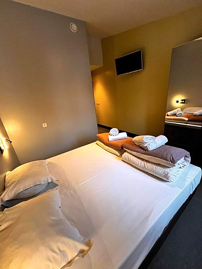 Brxxl 5 City Centre Hostel