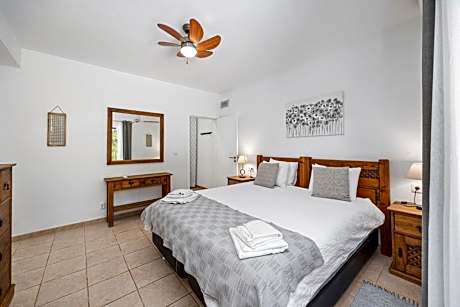 One-Bedroom Apartment with Pool View