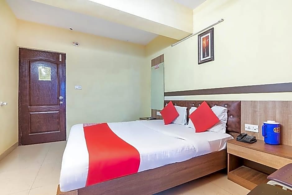 OYO 9016 Charu Comforts