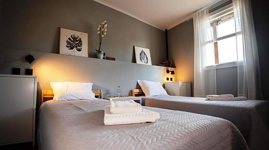 Inn Door 21 - Hostel & Suite