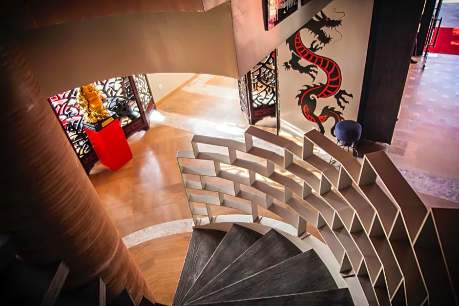 Intouriste Hôtel & Suites