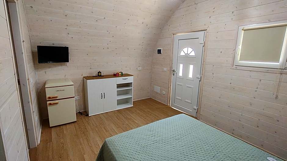 Zdjęcie 1 z 14 — 1 Bedroom Bungalow
