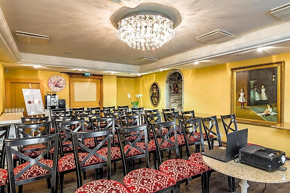 Meriton Old Town Garden Hotel