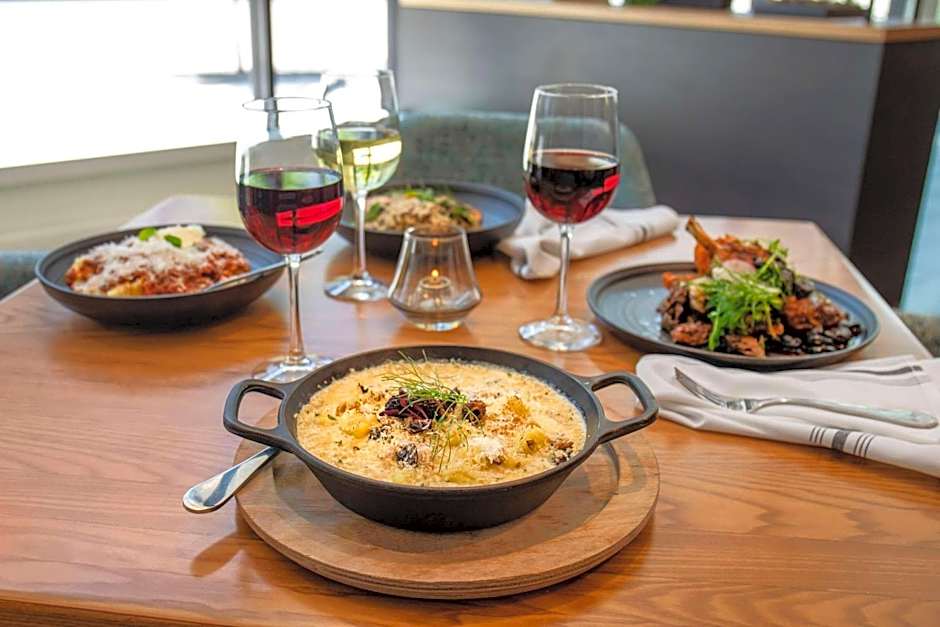 Cambria Hotel Denver Downtown RiNo