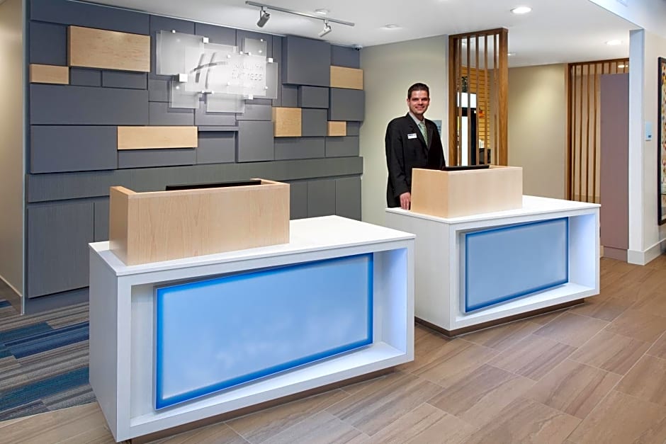 Holiday Inn Express & Suites Sterling Heights-Detroit Area By IHG