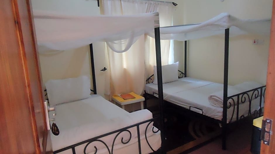 Fanaka Safaris Campsite & Lodges