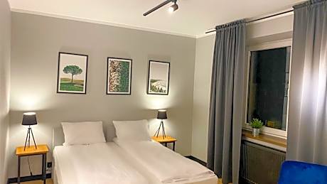 Zajazd Valentino / Listopadowa 55