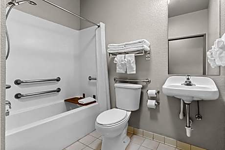 King Studio Suite - Accessible/Non-Smoking