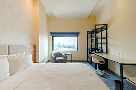 1 King Bed, Suite, Nonsmoking