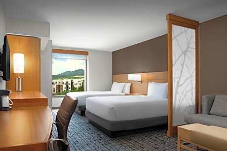 Queen Room with Two Queen Beds and Sofa Bed - High Floor