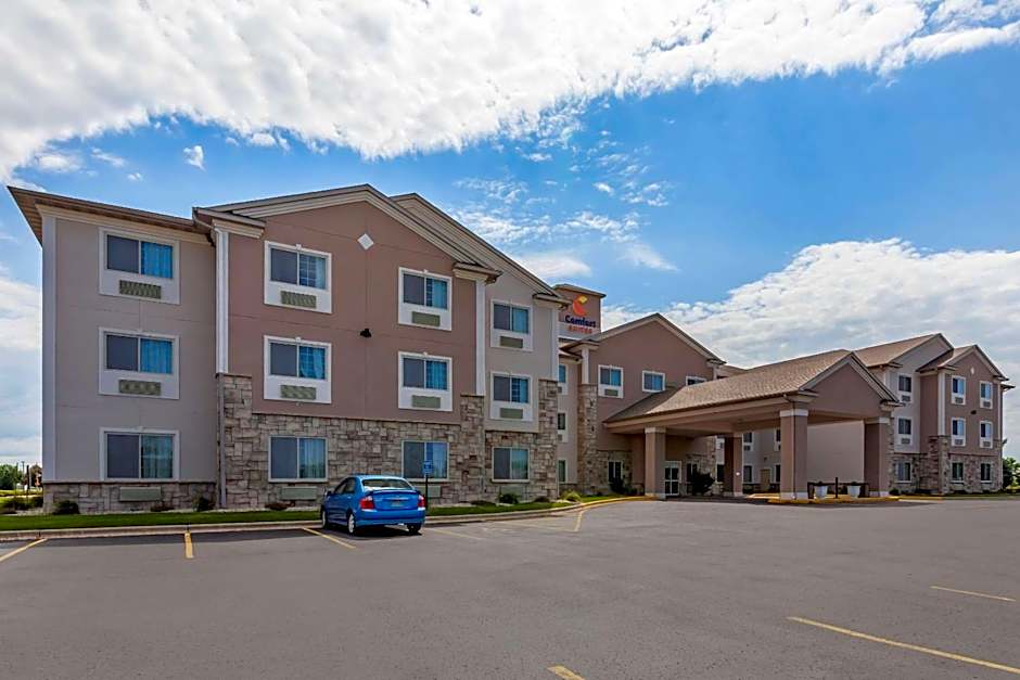 Photo 1 of 38 of Comfort Suites Delavan - Lake Geneva Area