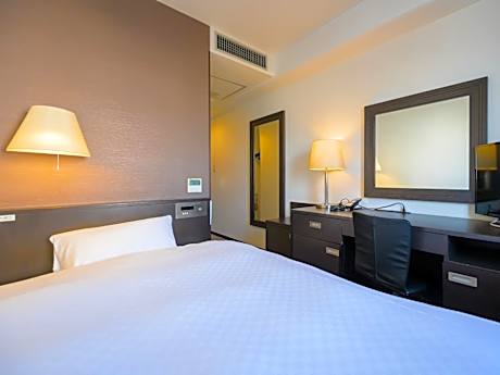 Single Room with Bathroom - Non-Smoking