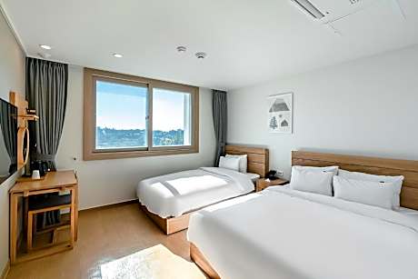 Deluxe Twin Room with Sea View