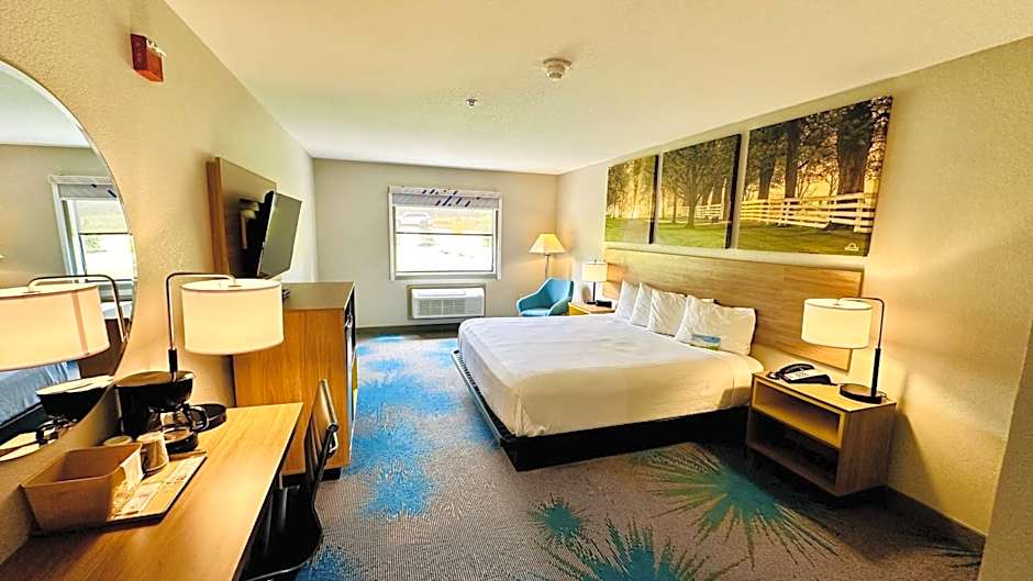 Days Inn & Suites by Wyndham Wynne