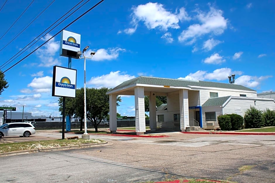 Days Inn by Wyndham Waco University Area