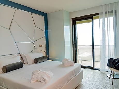 Double Deluxe sea front