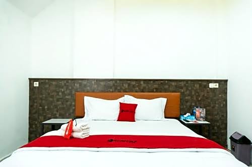 RedDoorz Plus @ Ende City Center