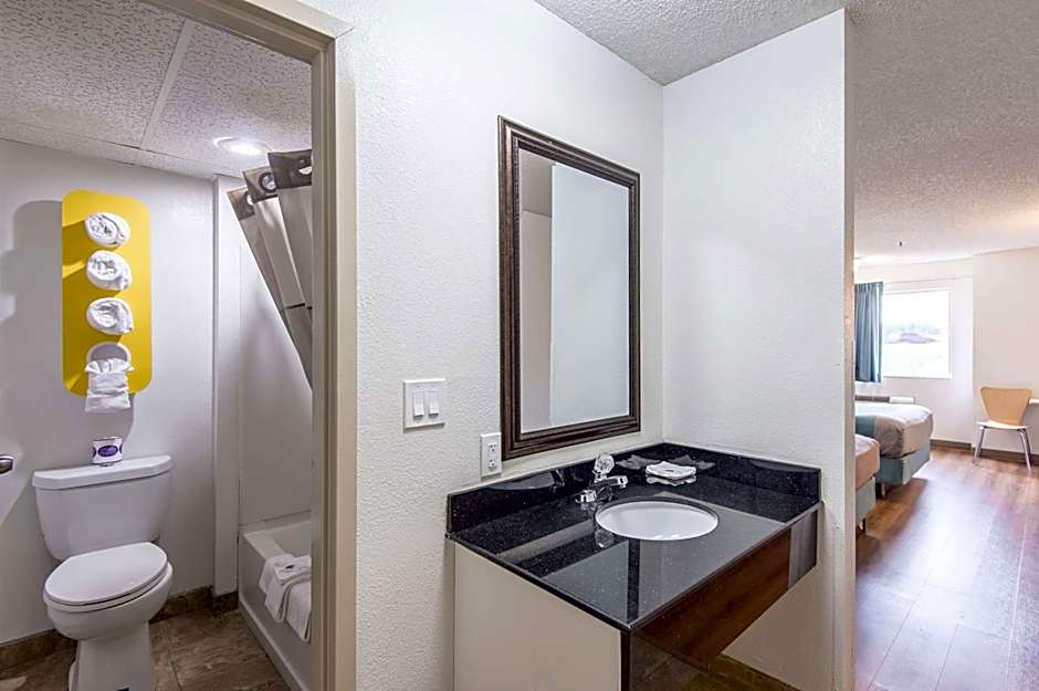 Motel 6-Lawrence, KS