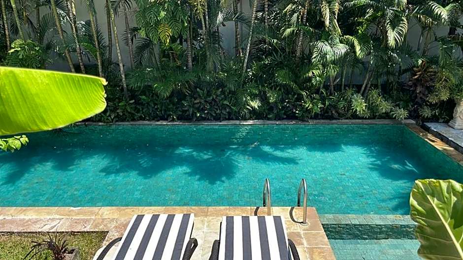 Spacious rustic Balinese villa with large pool