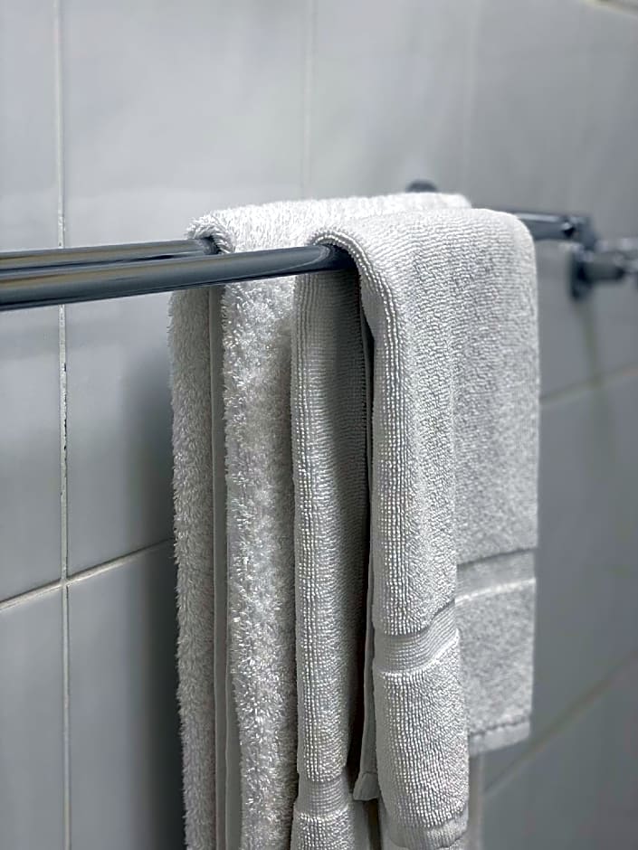 Country Roads Motor Inn