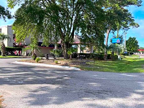 Motel 6 Summerville, SC Azalea Square