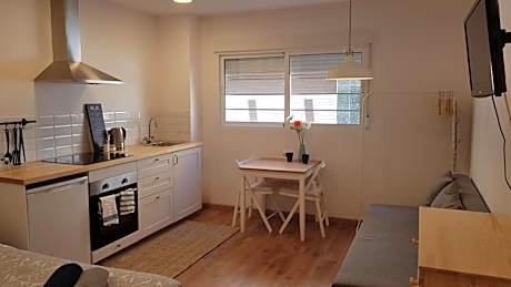 Deluxe Room (2 Adults + 1 Child)